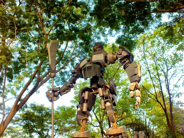 You can see Optimus Prime in Indonesia 07